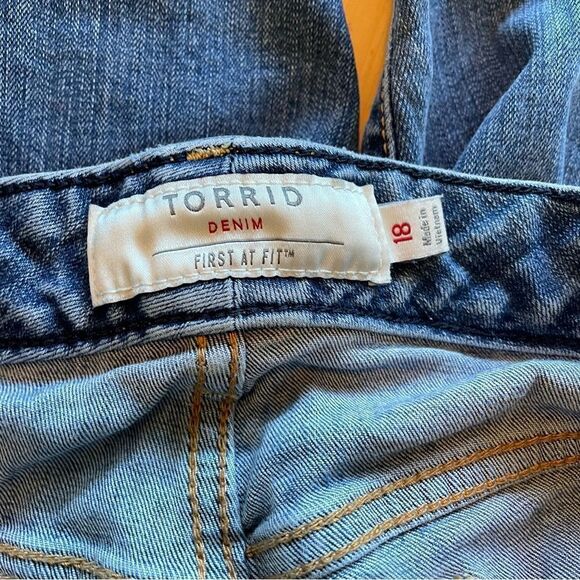 Women’s Torrid Denim Jean shorts size 18 distressed long shorts - Picture 5 of 5